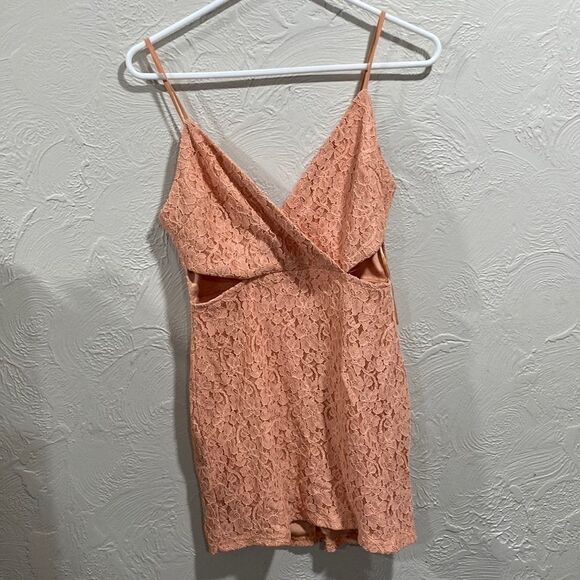 Line & Dot Cut-Out Surplice Lace Mini Dress size M NWT - Picture 1 of 6